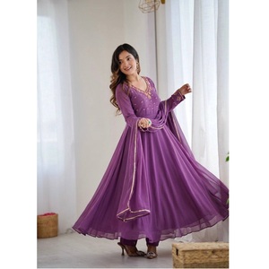 Nouvelle Robe de Soirée en Georgette de Renard avec Dupatta et Pantalon, Tenue de Mariage et de Fête Élégante Brodé, par un Exportateur Indien, à Vendre - Product Image 1