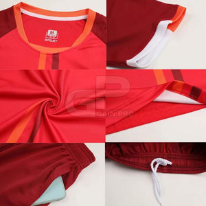 Ensemble uniforme de football pour hommes, maillot et short de haute qualité, tissu durable et performant pour les matchs et l'entraînement - Product Image 6