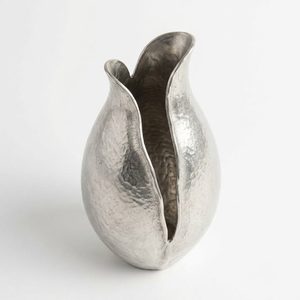 Jarrón de Metal de Latón Minimalista Moderno Hecho a Mano de 21 cm para Decoración del Hogar, Centro de Mesa Plateado Mate para Bodas - Product Image 4