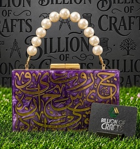 Sac à main en résine de qualité supérieure avec poignée en perles, design décoratif à inscription arabe, sac de soirée pour femmes, sac pour occasions spéciales - Product Image 2