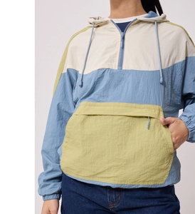Chaqueta Cortavientos Oversize para Mujer con Capucha, Personalizada, con Media Cremallera, Tipo Pullover, Cortavientos, con Bloques de Color, Estilo Anorak - Product Image 4