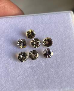 Piedra de tanzanita redonda de 4 mm con corte brillante sin calentar. Lote de tanzanitas redondas. - Product Image 2