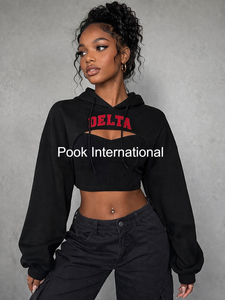 Sweat à capuche court imprimé Delta pour femme, noir, tricoté, manches longues, épaules tombantes, tenue décontractée d'hiver - Product Image 1