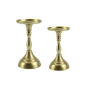 Candelabro de la mejor calidad para decoración del hogar, portavelas con acabado dorado, de aluminio fundido, hecho a mano y personalizado. - Product Image 6