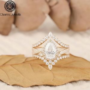 Bague de Fiançailles et d'Éternité Classique pour Femme Charm_Jewells en Argent Plaqué Or Rose 18K avec Moissanite Taille Coussin et Sertissage à Griffes IGI - Product Image 1