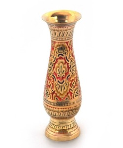 Vase en laiton oriental avec gravure florale, pièce décorative pour la maison - Product Image 1