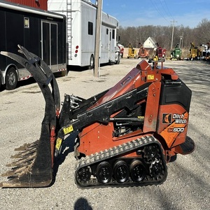 Minicargadora Premium Ditch Witch Diseñada para Espacios Reducidos con Potencia Confiable y Excelente Maniobrabilidad - Product Image 2