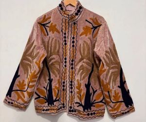 Chaqueta de terciopelo para mujer con bordado floral, cuello mandarín, manga larga, estilo étnico bohemio, estilo suzani, cálida para otoño, hecha a mano. - Product Image 2