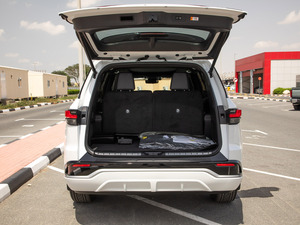 SUV hybride intermédiaire performant de type F Sport, modèle TX 500h 2024, d'occasion - Product Image 2