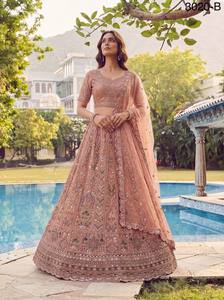 Ensemble de lehenga de mariée rose perlé avec dupatta en dentelle brodée pour femme - Product Image 1