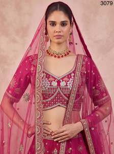 Ensemble de Lehenga indien rose brodé en soie et polyester à séchage rapide avec dupatta en résille, tenue de mariée deux pièces, robe de festival - Product Image 3