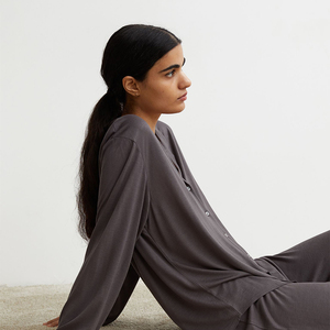 Peignoir en satin de soie uni pour femme, confortable, à manches longues, séchage rapide, respirant et doux, idéal pour le printemps et l'été - Product Image 3