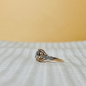 Bague de fiançailles et d'anniversaire pour femme en or rose 14 carats, sertie de diamants naturels taille brillant et diamants latéraux couleur H blanc, cadeau de luxe - Product Image 2