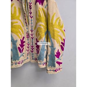 เสื้อแจ็คเก็ตผ้าฝ้ายอุซเบกแบบซูซานี งานแฮนด์เมด เสื้อแจ็คเก็ตสั้น ปักลายหลากหลาย ซับในผ้าฝ้าย สไตล์โบโฮชิค เสื้อคลุม - Product Image 3