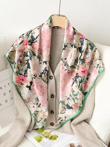 Élégant foulard en soie pour femme, impression personnalisée, luxe, carré, pour la tête ou le cou, motif personnalisé, vente en gros - Product Image 6