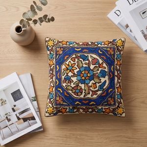 Kashmiri crewel ปลอกหมอนอิงปักลาย-เหรียญแปดเหลี่ยมสีครีมและโคบอลต์สีน้ำเงิน - Product Image 2