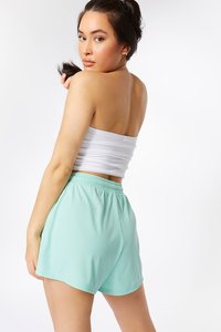 Conjunto de Top Corto Blanco sin Tirantes con Textura Acanalada y Pantalones Cortos Verde Menta por Encima de la Rodilla para Mujer, Ropa Casual de Primavera/Verano - Product Image 2