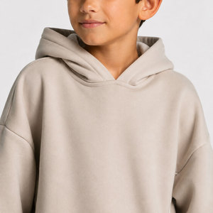 Conjunto Deportivo para Niños con Líneas en Contraste, Fabricante de Conjuntos Deportivos Personalizados para Niños, Conjunto de Sudadera con Capucha y Pantalones Deportivos para Niños al por Mayor, Ropa Deportiva Urbana para Niños - Product Image 6