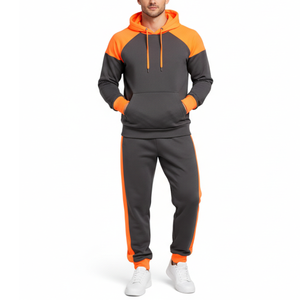 ชุดวอร์มผู้ชายสีเทาเข้มและสีส้มนีออนแบบขายส่ง – เสื้อฮู้ดแขนราแกลนพร้อมปลายแขนเสื้อแบบตัดกัน กางเกงเข้าชุด ชุดกีฬา - Product Image 1