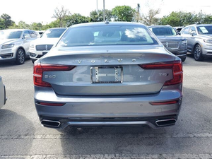 Volvo S60 T-5 Momentum AWD 2021 - Product Image 2