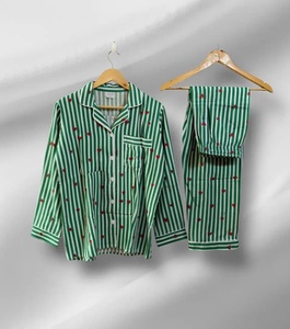 Conjunto de Pijama para Mujer con Estampado de Corazones Verdes, Camiseta de Manga Larga y Pantalones, Ropa de Dormir con Estampado de Corazones Verdes, Conjunto de Pijama a Rayas - Product Image 5