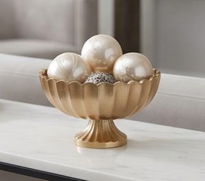 Bols décoratifs en métal doré de qualité supérieure, bord festonné, design sur piédestal, style glamour, faits à la main pour la décoration de la maison et des fêtes - Product Image 5