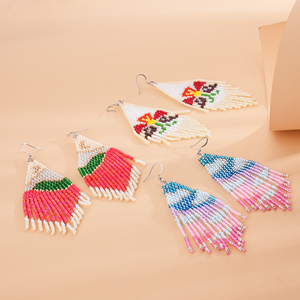 Boucles d'oreilles pendantes artisanales pour femme, motif cactus à pompons, ciel bleu, lune, soleil, rose pastel, perles Miyuki, par MD HANDICRAFTS - Product Image 4