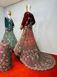 Lehenga en velours avec une longue traîne lourde et volumineuse, orné de pierres Jarkan, parfait pour un look de mariage royal - Product Image 3