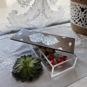 Caja de dulces de acrílico con incrustaciones de nácar y madera premium, hecha a mano, organizador de almacenamiento de dulces con incrustaciones de concha para un hogar elegante y decoración. - Product Image 2
