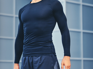 Hauts de sport athlétiques pour hommes, compressifs, en tissu biologique durable, polaire brossé doux, respirant - Product Image 4