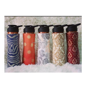 Botella de agua de cobre hecha a mano, ideal para el hogar, la oficina y viajes, que apoya la hidratación diaria, el bienestar y las rutinas saludables. - Product Image 1