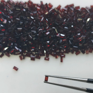Granat rouge naturel 2,5x1,5MM taille baguette, pierres précieuses en vrac de qualité supérieure pour la fabrication de bijoux - Product Image 1