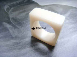 Anneau de serviette de mariage classique en résine durable et écologique fait main, décoration d'appoint haut de gamme pour la salle à manger par Tradebyd - Product Image 6