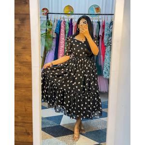 ชุดหนึ่งชิ้นพิมพ์ลายหัวใจผ้าจอร์เจียสีดำ - Product Image 1