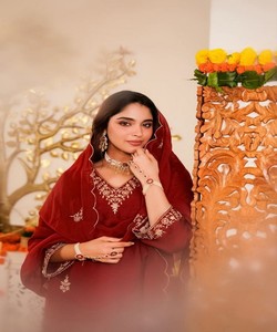 ชุดปักลายแฟนซีมูล ชานเดรี พร้อมผ้าคลุมไหล่ สำหรับงานเทศกาล ราคาขายส่ง เสื้อผ้าชาติพันธุ์ สีแดง - Product Image 2