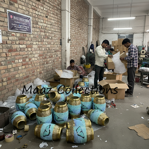 Urna Funeraria de Metal para Cenizas Humanas, Acabado Plateado/Gris Moteado, Banda Grabada con Hojas, 10 Pulgadas, Fabricante Indio - Product Image 6