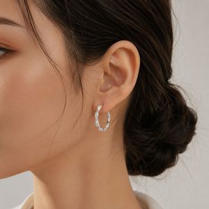 Pendientes de Aro de Bambú de Plata S925 con Acabado Hipoalergénico Chapado en Rodio para Mujer, Joyería Fina al por Mayor - Product Image 4