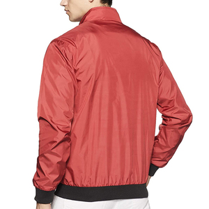 Chaqueta cortavientos ligera con capucha para hombre, personalizada y de primera calidad, de nailon con tela de poliéster impermeable y transpirable en contraste de color. - Product Image 6