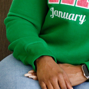 Sweat-shirt en chenille AKA Founders Day pour femme, sweat-shirt à col rond de qualité supérieure avec lettres grecques brodées - Product Image 4