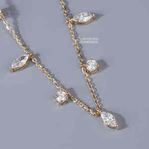 Colgante de Lujo de Oro Amarillo de 14K con Moissanita Multiforma para Mujer, con Nueve Piedras Ovaladas, Pera, Redondas y Marquesa - Product Image 3