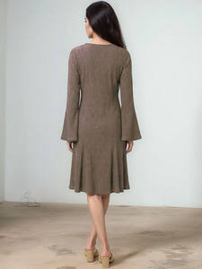 ชุดเดรสยาวปานกลางสำหรับผู้หญิง แขนยาว ผ้าเนื้อบางเบา สวมใส่สบาย พิมพ์ลายดอกไม้ เอวธรรมชาติ เป็นมิตรกับสิ่งแวดล้อม - Product Image 2