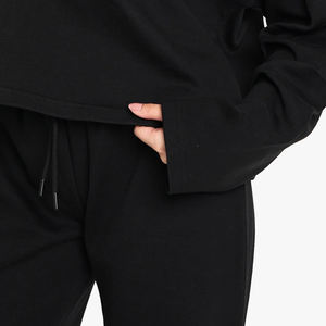 Fabricante de Sudaderas para Compradores al por Mayor con Material Duradero para Invierno 2026, Cuello con Cremallera, Diseño de Color Sólido, OEM, Térmicas para Mujer - Product Image 4