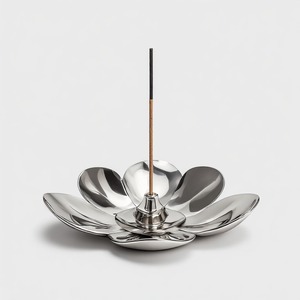 Porte-encens en métal contemporain avec finition métallique élégante pour l'aromathérapie, la relaxation et la décoration intérieure stylée - Product Image 2