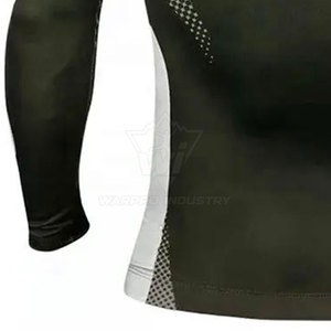 Rashguard de compression haute qualité avec tissu anti-humidité, idéal pour l'entraînement en arts martiaux et les séances de gym - Product Image 5