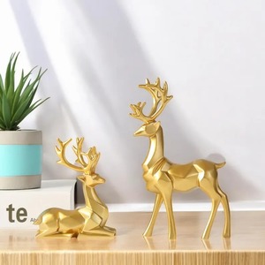 Objeto Decorativo de Metal Dorado con Forma de Reno, Estilo Geométrico, para Decoración del Hogar, Fiestas Navideñas y Regalos de Temporada, de la India - Product Image 1