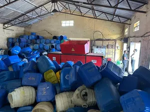 Best Quality HDPE Blue Drum <b>Shredder</b> Double Shaft Semi-Automatic 1000 kg/hr Electric Plastic Crushing Machines - Product Image 3
