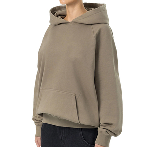 Sudadera con capucha oversize de algodón, la más vendida para invierno, con mangas raglán, teñido liso, corte regular, para mujer. - Product Image 3