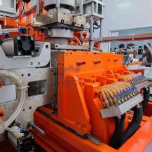 Máquina de Moldeo por Extrusión y Soplado de Botellas de HDPE y PP de Alto Rendimiento y Totalmente Automática - Product Image 3