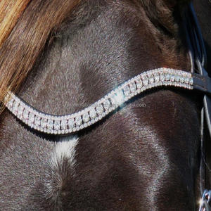 Banda de cejas de caballo de cuero negro en forma de V personalizada decorada con cristales blancos, diamantes de imitación, cadena de diamantes, banda de cejas ostentosa - Product Image 1