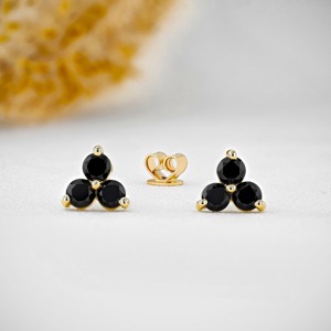 Pendientes de Oro Sólido de 14K con Tres Diamantes Cultivados en Laboratorio, Diseño Minimalista para Mujer, para Bodas, Aniversarios y Fiestas - Product Image 4